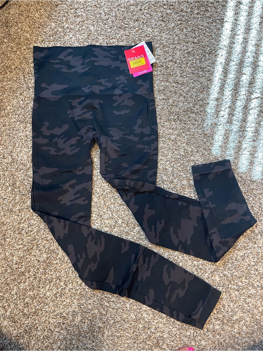NWT! 🩷 Spanx Seamless Black Camo Leggings - SMALL